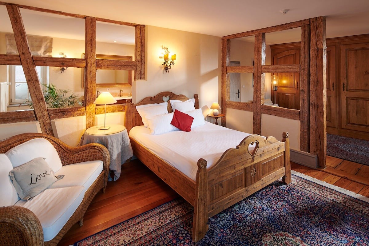 signature room | minibar, in-room safe, individually furnished, desk