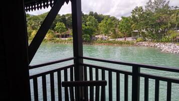 Chalet (Water View) | Balcone