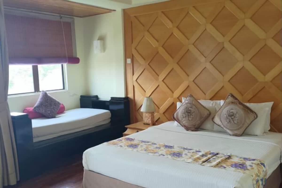 Zimmersafe, Schreibtisch, schallisolierte Zimmer, Bügeleisen/Bügelbrett