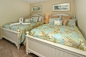 Villa Familiale, plusieurs chambres, côté jardin | Vue de la chambre