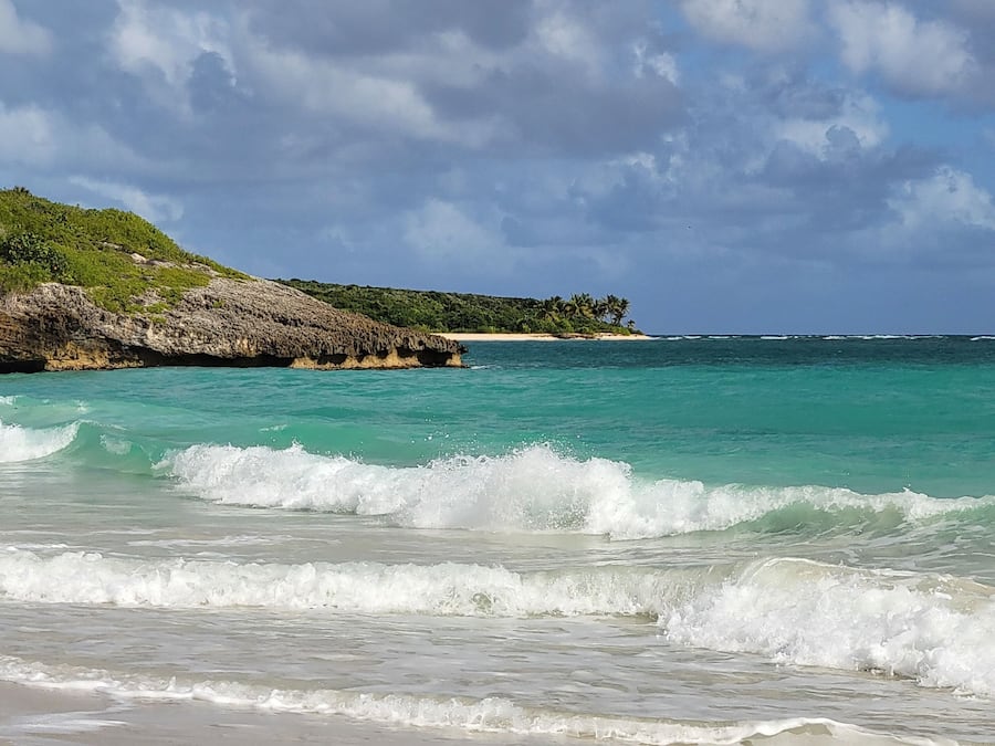 Plage à proximité, sable blanc, serviettes de plage