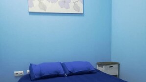 Economy Double Room, Accessible, Shared Bathroom | Room amenity - Snooze and Fly - Hostel (Elche)