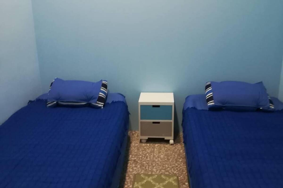 Economy Twin Room, 2 Twin Beds, Accessible, Shared Bathroom