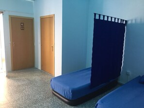 Economy Shared Dormitory, Accessible, Shared Bathroom (1 bed in 8 Bed Dorm) | Wheelchair access - Snooze and Fly - Hostel (Elche)