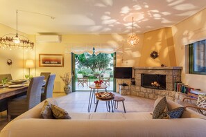 平面電視、壁爐