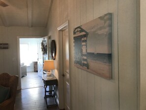 Interior detail - Rad's Cozy Cottage on Canal (Siesta Key)