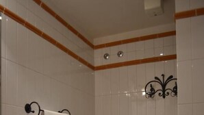 Dobbeltrom | Bad | Dusj, hårføner, bidé og håndklær