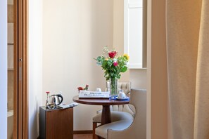 Deluxe Double Room | Living area | Flat-screen TV - Vatican Domus (Rome)