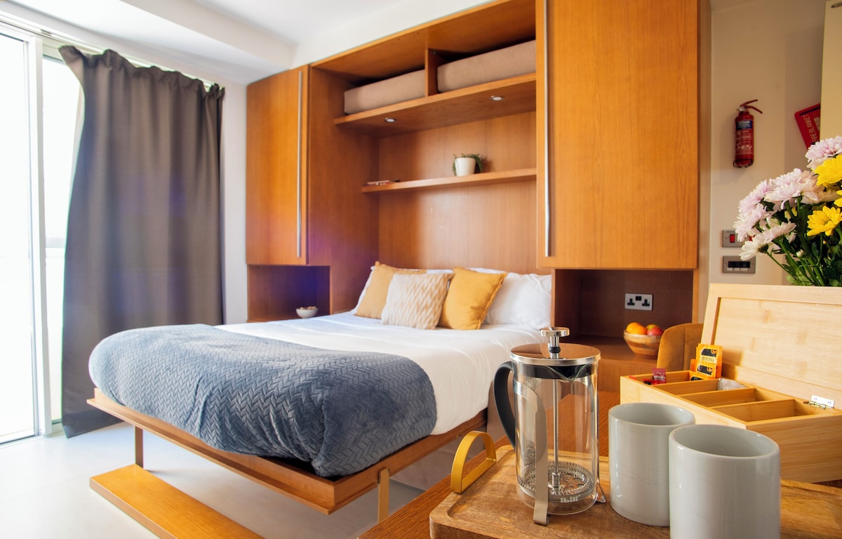 Bentley Holiday Apartments - West One