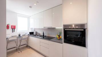 Deluxe Studio with Sea Views and Balcony | Private kitchen | Fridge, microwave, stovetop, dishwasher