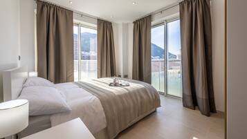 Literie de qualité supérieure, fer et planche à repasser