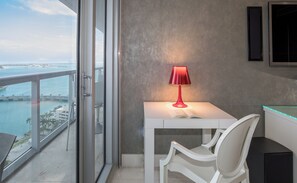 City-Apartment, 2 Schlafzimmer, Meerblick | Bettwäsche aus ägyptischer Baumwolle, hochwertige Bettwaren, Zimmersafe