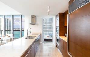Classic Apartment, Multiple Beds, Kitchen | Private kitchen | Full-size fridge, microwave, oven, stovetop - Miami Vacation Rentals - Brickell (Miami)