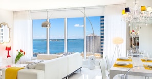 Presidential Corner Apart, 2/2 and Sofa Bed, Ocean View1608 | Opholdsområde | 50-tommers smart-tv med digitale kanaler, tv