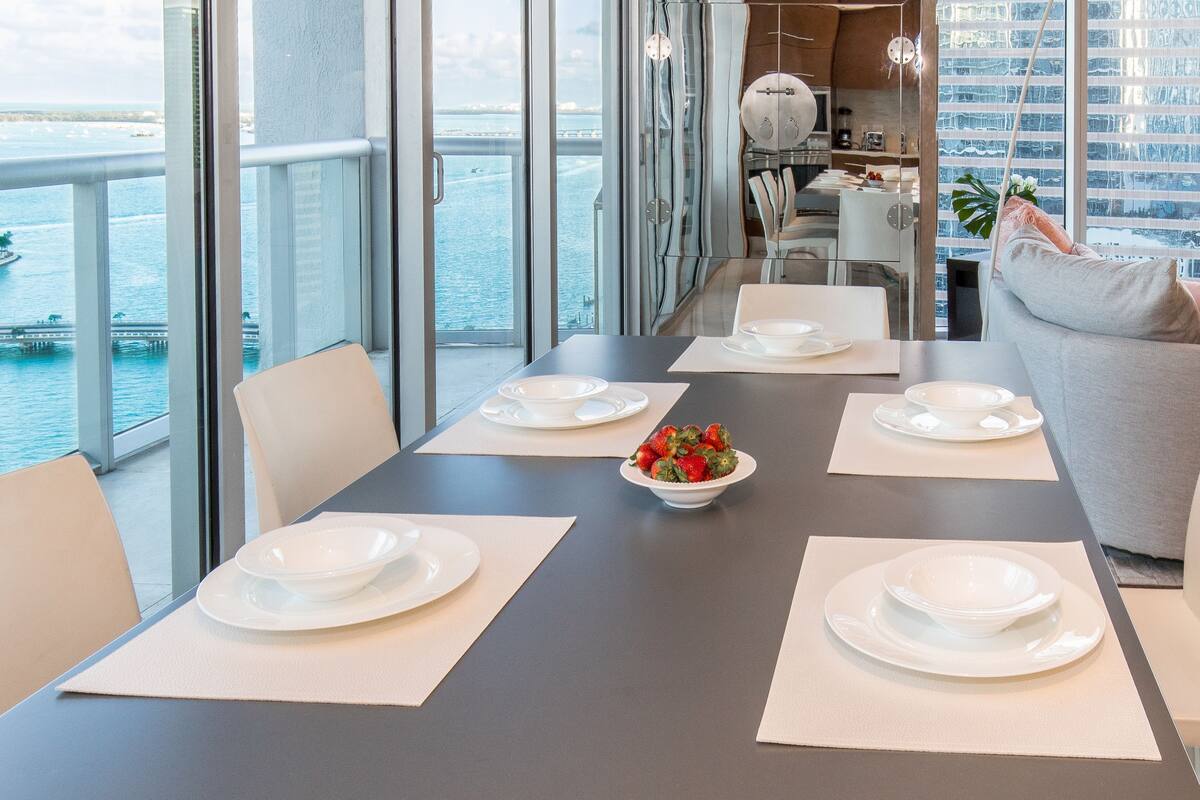 presidential corner apart, 2 bedrooms, frontal ocean views | in-room dining