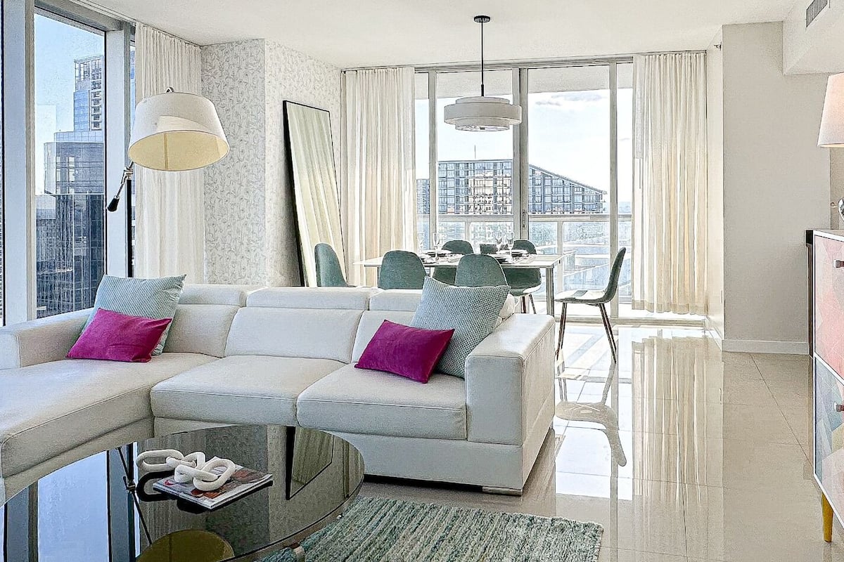 Elite Apartment, 2 Bedrooms | Living area