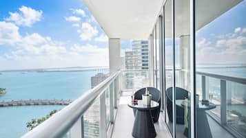 Boutique Corner Apart, 2/2, Sofa Bed, Ocean View, Balcony2710 | 陽台
