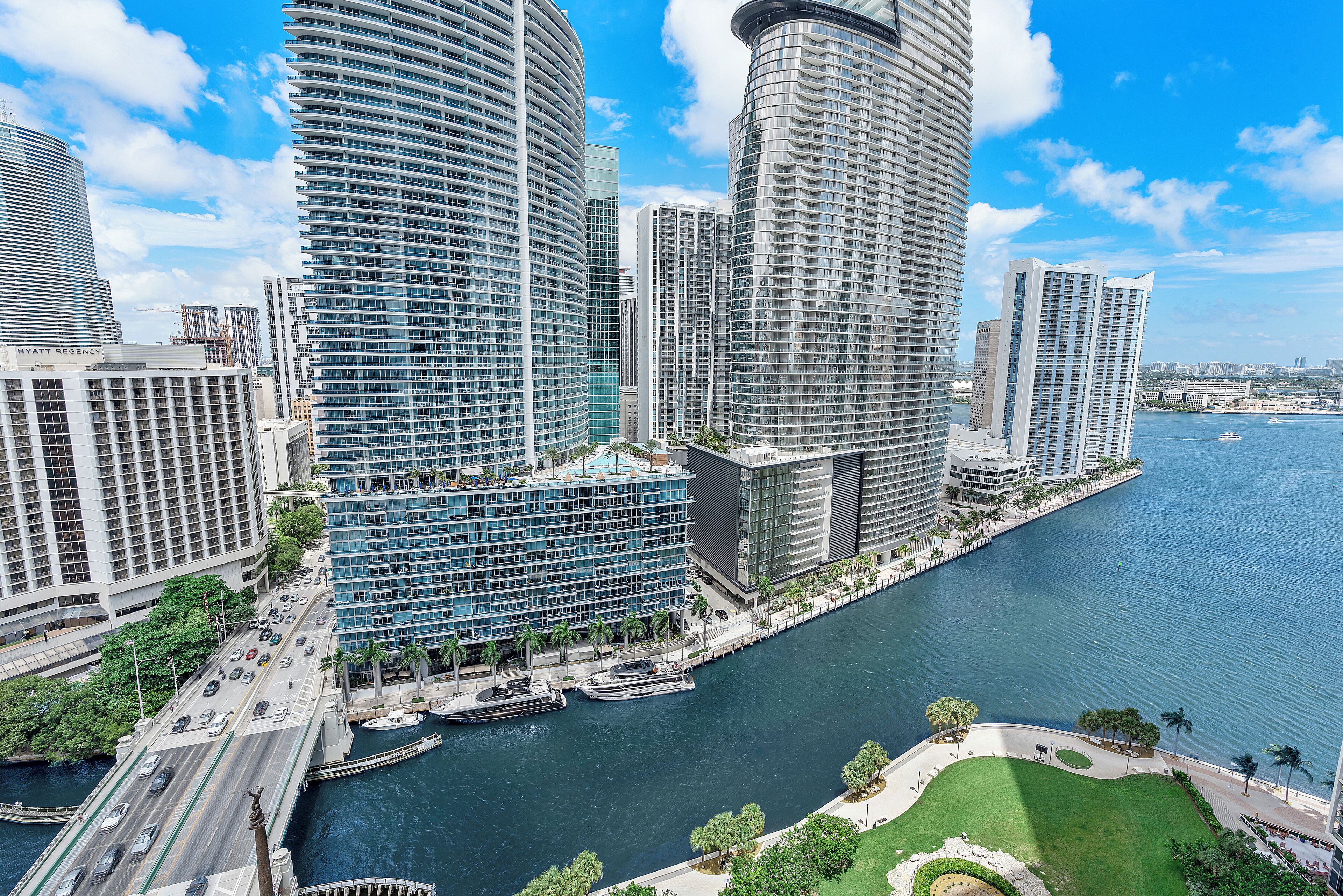 Boutique Apart, 1 King & Sofa Bed, Sauna, River/City Views, Balcony2603 | Strand-/Meerblick