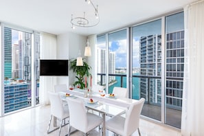 Presidential Corner Apart, 2/2 and Sofa Bed, Ocean View2202 | Dining room - Miami Vacation Rentals - Brickell (Miami)