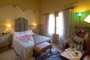 Double Room | Free WiFi, bed sheets