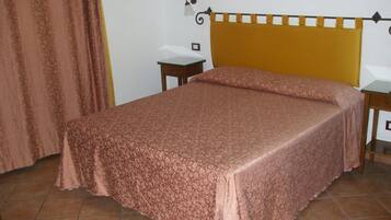 Quarto casal, vista para o jardim | Escrivaninha, quartos à prova de som, Wi-Fi de cortesia, roupa de cama