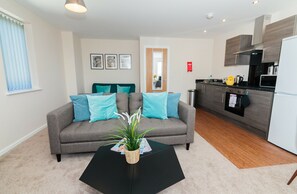 Flat-screen TV - Approved Serviced Apartments Park Rise (Manchester)