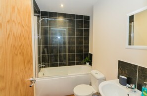Ensemble douche/baignoire, serviettes fournies