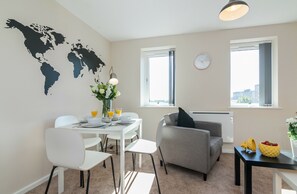 Flat-screen TV - Approved Serviced Apartments Park Rise (Manchester)
