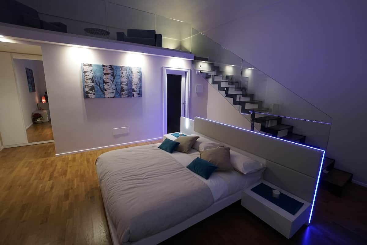 Suite | Desk, laptop workspace, blackout drapes, soundproofing