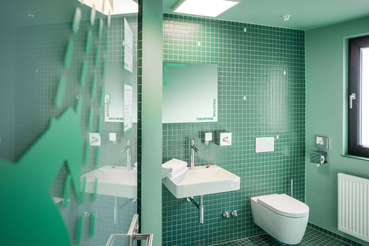 comfort double room (1) | bathroom | free toiletries, hair dryer, towels