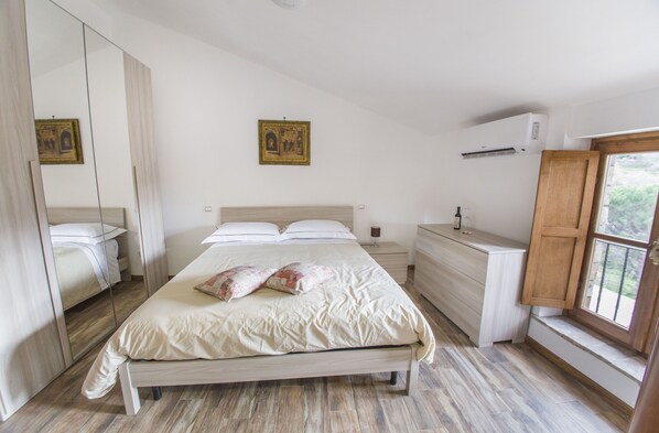 Desk, free WiFi, bed sheets - B&B Locanda Cistercense (Viterbo)