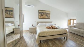 Quadruple Room | Desk, free WiFi, bed sheets