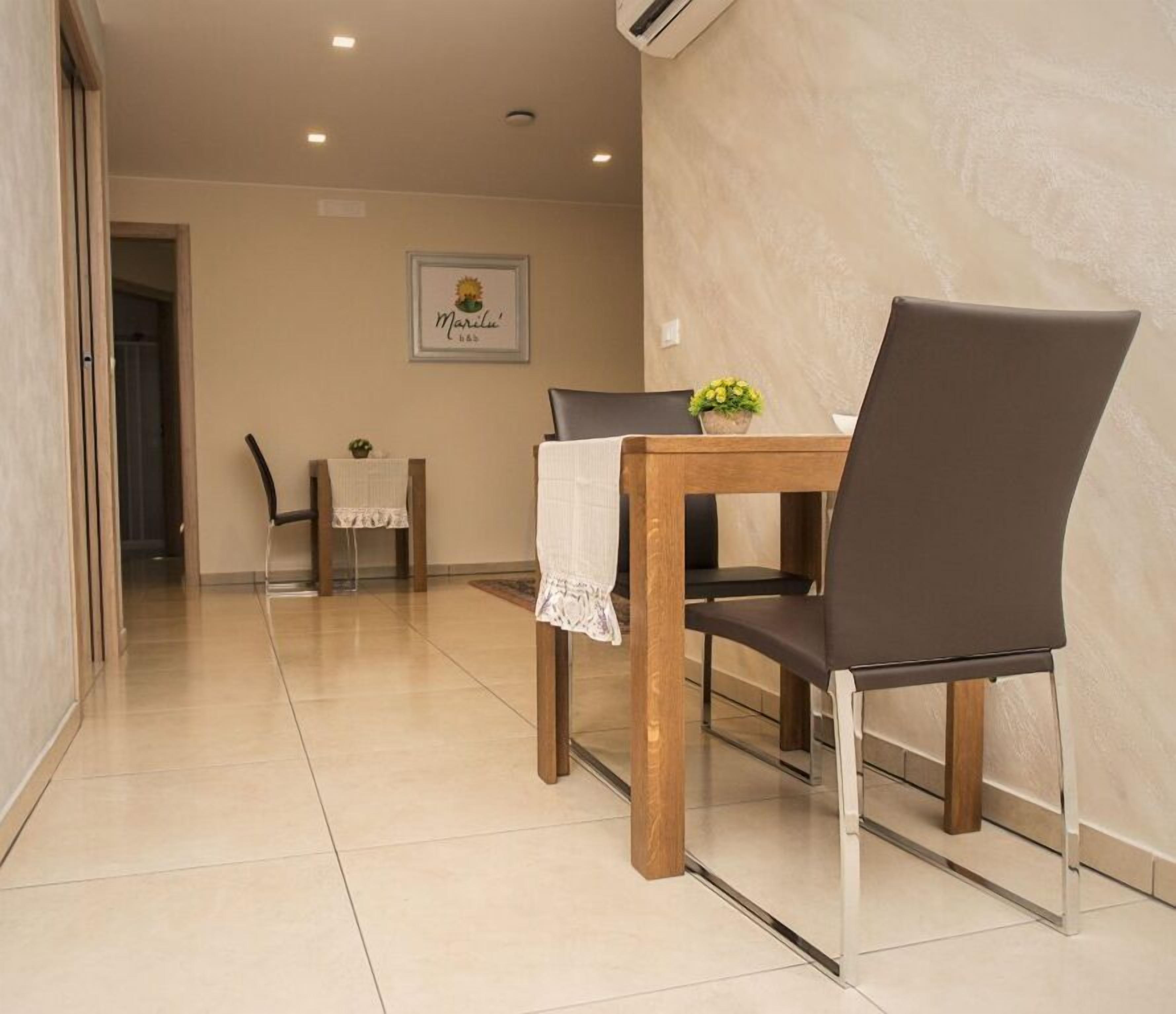 فطور من الأطباق المحلية مجانًا يوميًا