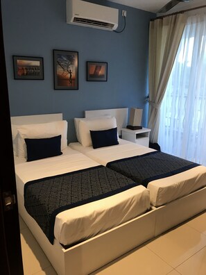 2 bedrooms, iron/ironing board, rollaway beds, free WiFi - Beach Paradise by Oceanfront Condos (Nilaveli)