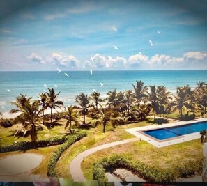 Outdoor pool, open 7 AM to 6 PM, pool loungers - Beach Paradise by Oceanfront Condos (Nilaveli)