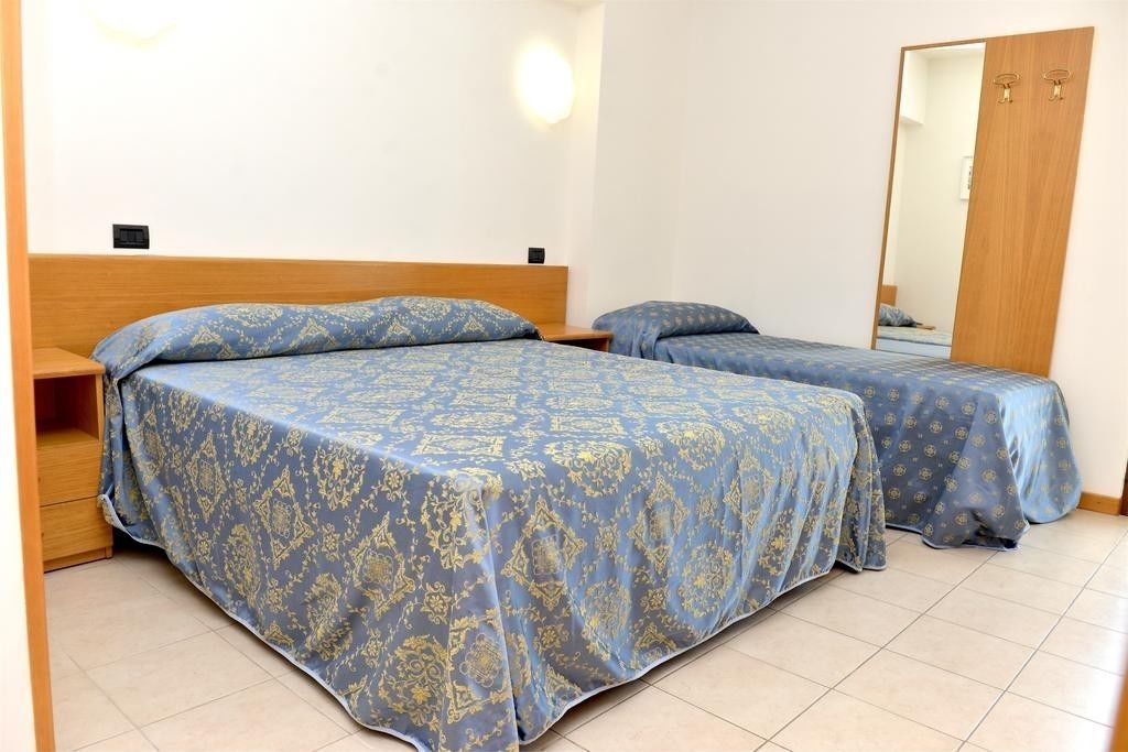 Quarto triplo luxo | Escrivaninha, quartos à prova de som, Wi-Fi de cortesia, roupa de cama