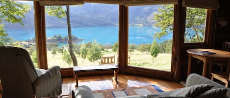 Smekmånadssvit - 1 queensize-säng - privat badrum - sjöutsikt | Utsikt från rummet