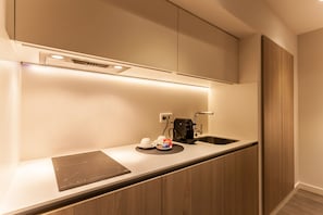 Standard Double Room | In-room safe, desk, blackout curtains, soundproofing - San Lorenzo Suites (San Lorenzo de El Escorial)