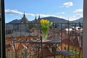 Balcony - San Lorenzo Suites (San Lorenzo de El Escorial)
