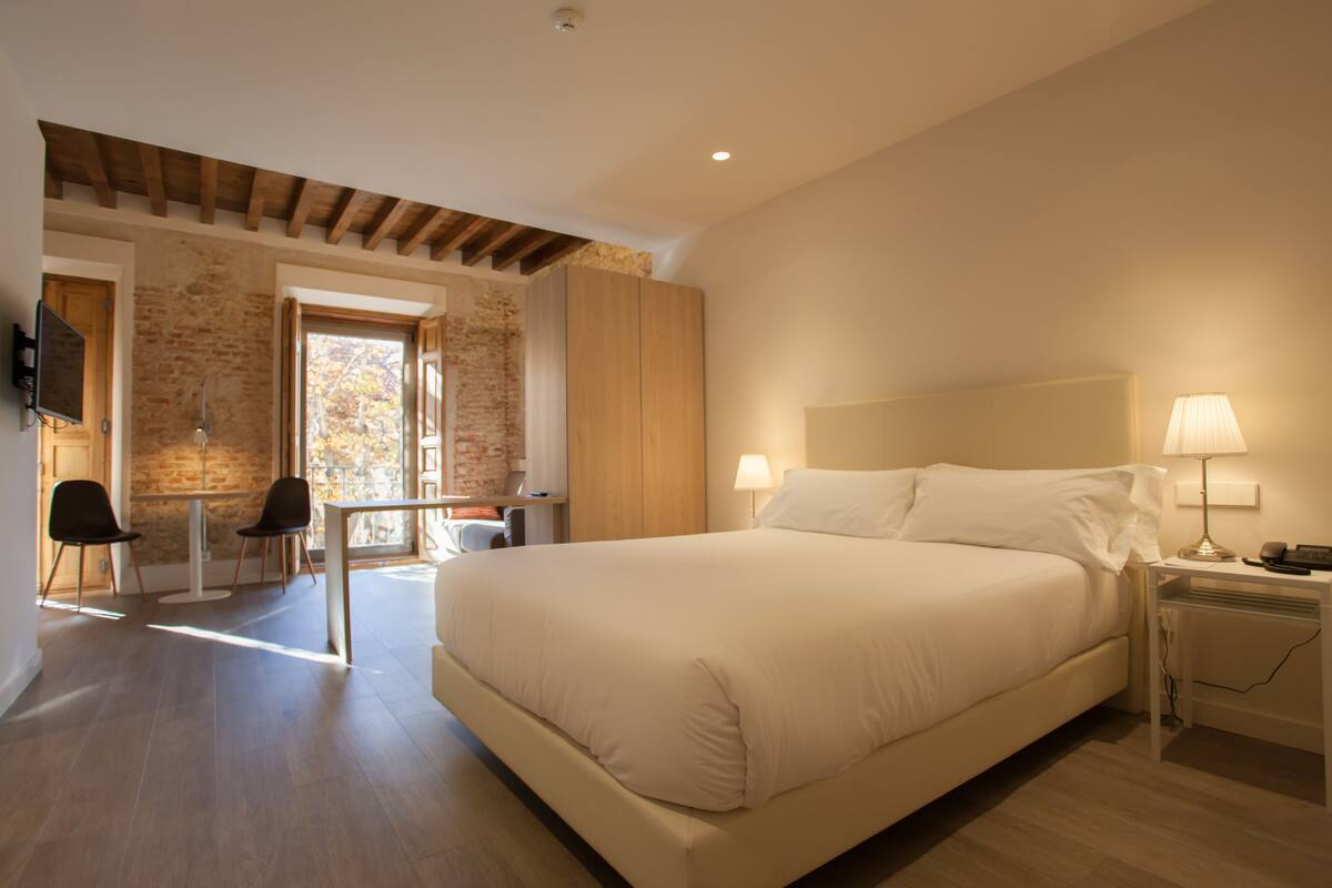Suite | In-room safe, desk, blackout curtains, soundproofing