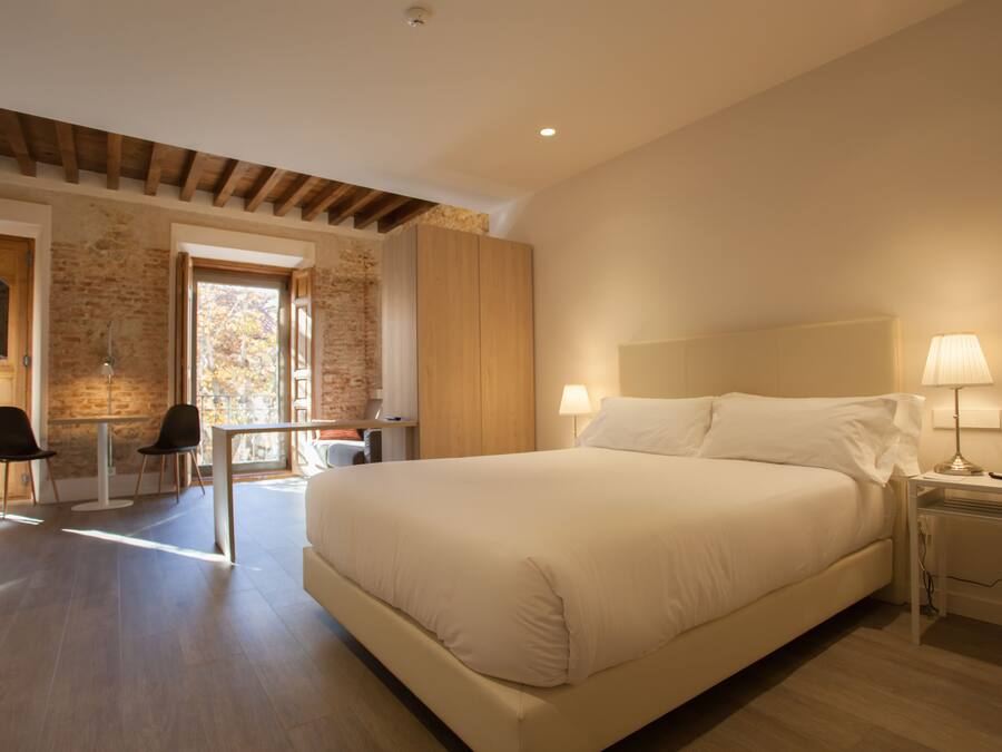 Suite | In-room safe, desk, blackout curtains, soundproofing