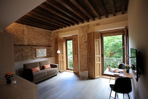 Suite | Zona de estar | Una televisión de pantalla plana, suelo radiante