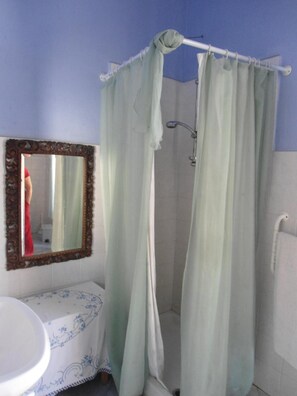 Shower, free toiletries, hair dryer, towels - Rosella Bianchi (Palermo)