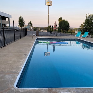 Piscine extérieure (ouverte en saison)