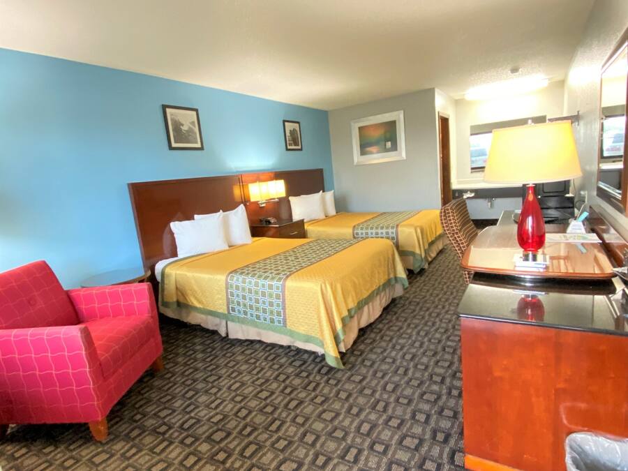 مكتب وتجهيزات عازلة للصوت ومكواة/لوح كي وواي فاي مجانًا