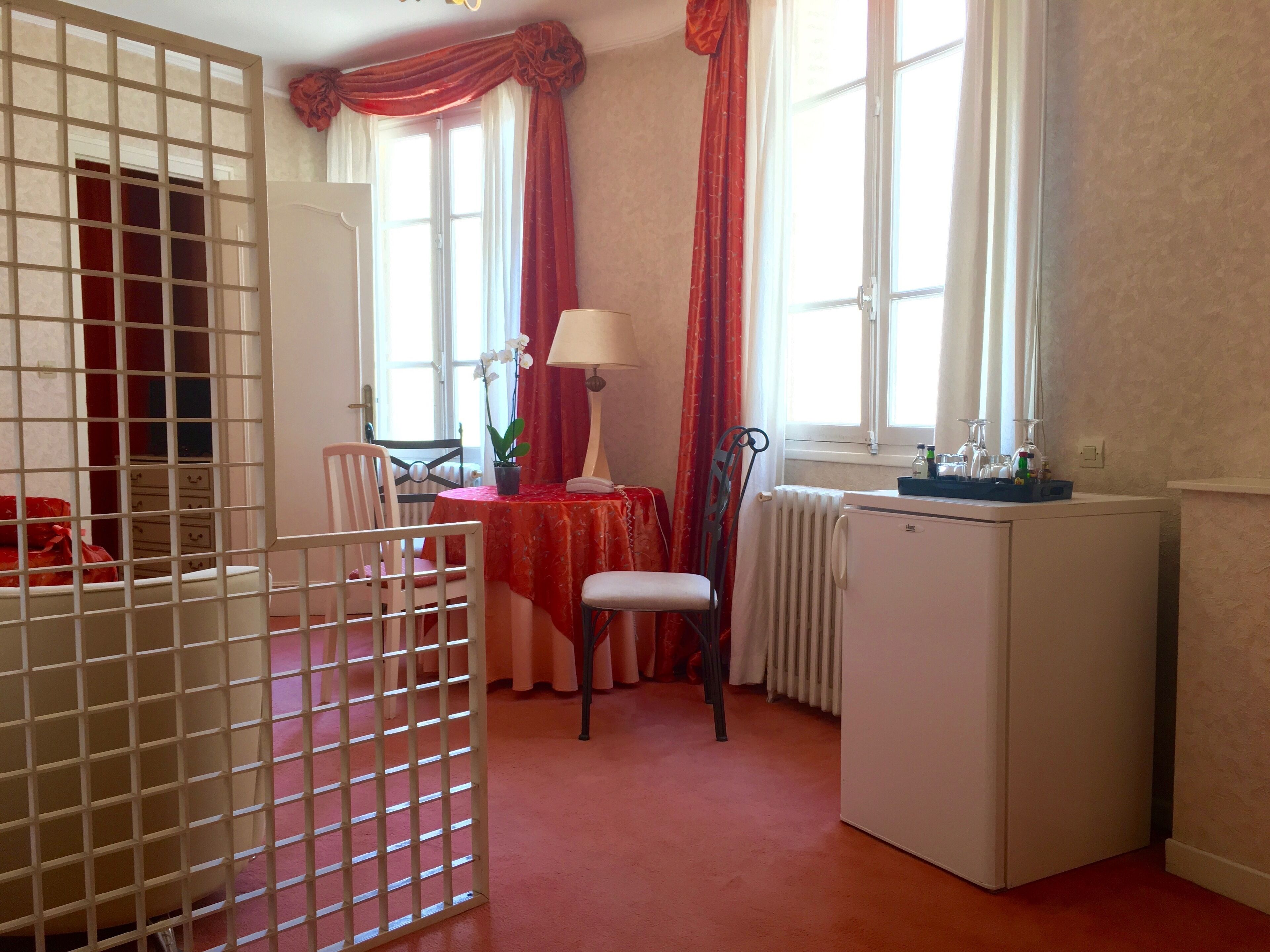 suite | minibar, in-room safe, desk, blackout curtains