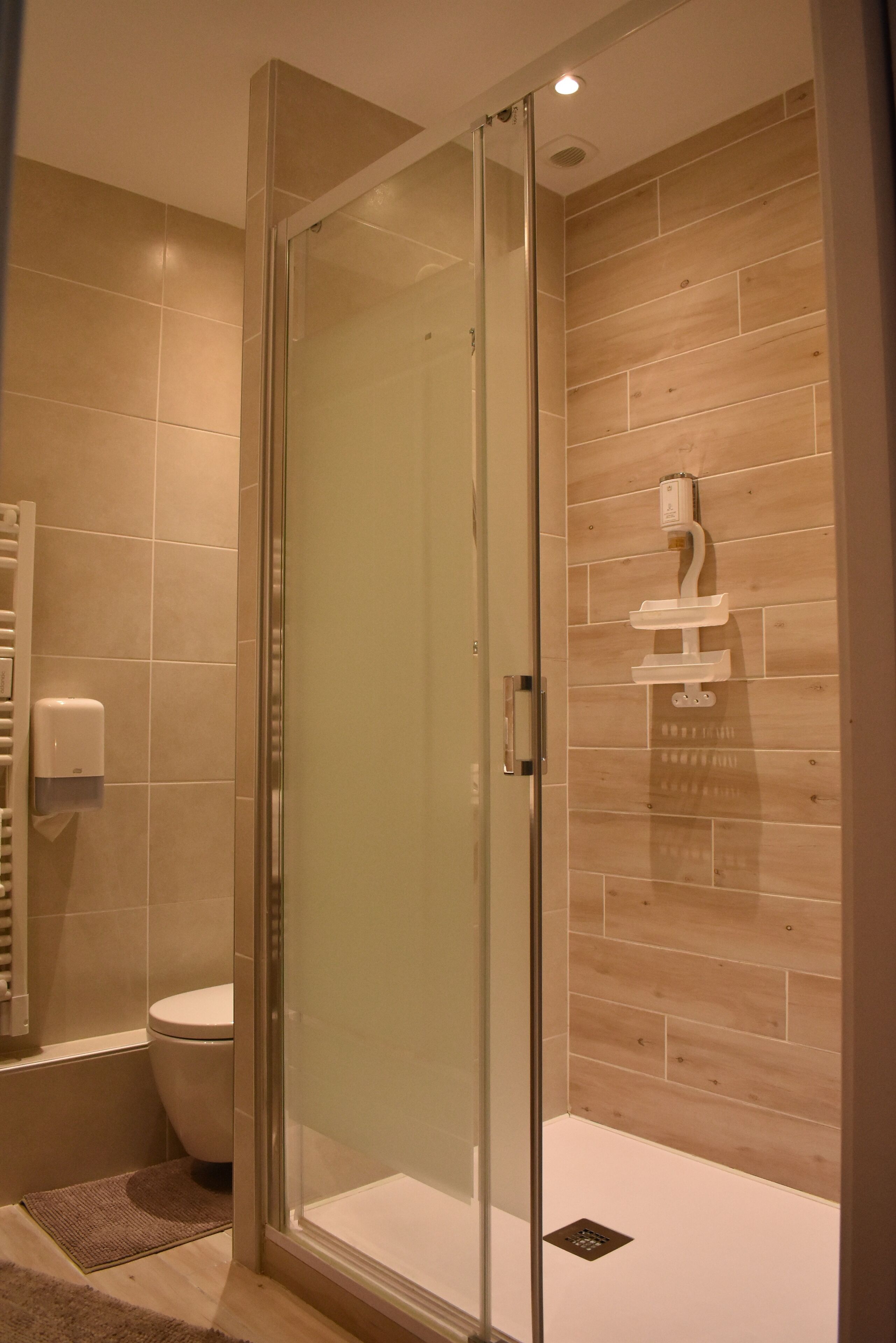 twin room | bathroom | free toiletries, hair dryer, towels