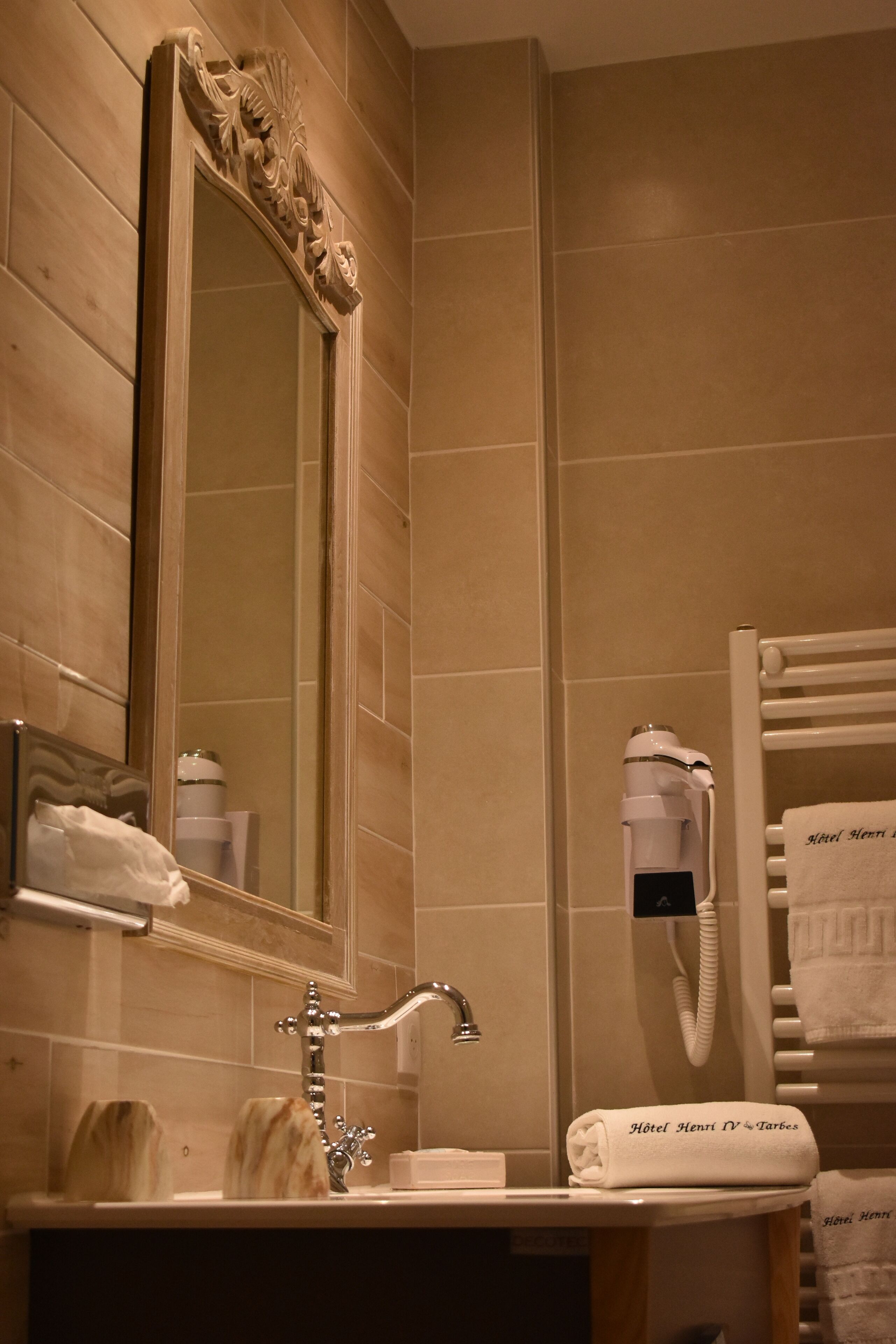 twin room | bathroom | free toiletries, hair dryer, towels