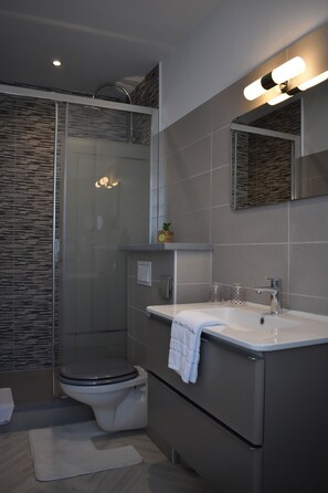 Double Room | Bathroom shower - Hotel Henri IV (Tarbes)