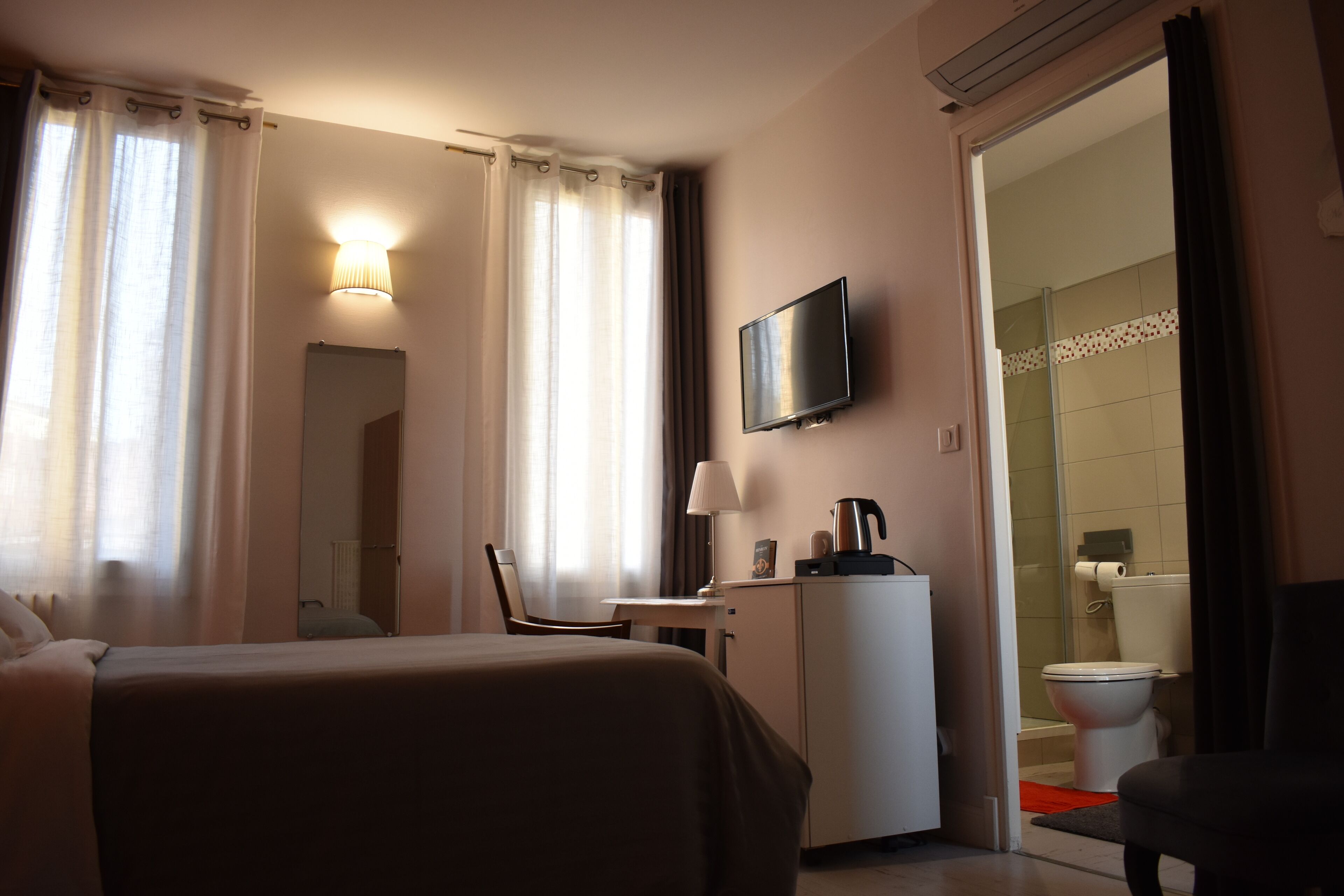 double room single use | minibar, in-room safe, desk, blackout curtains